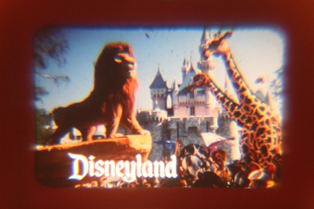 McD Toys Disneyland MK 2 +