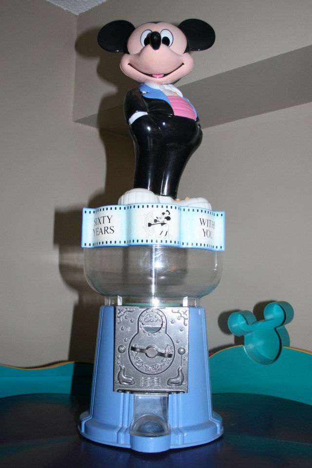 Mickey Gumball Machine 001