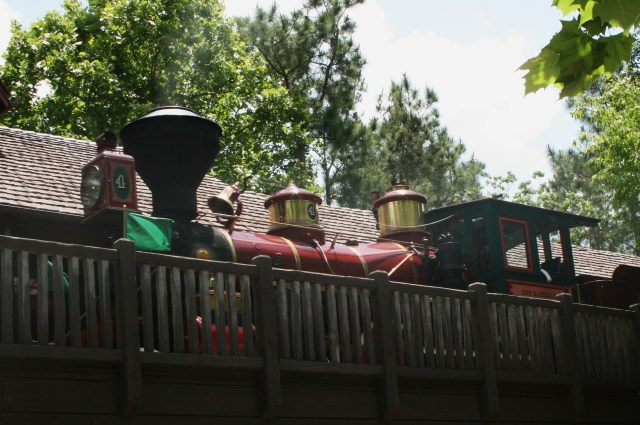 Train at Frontierland Station