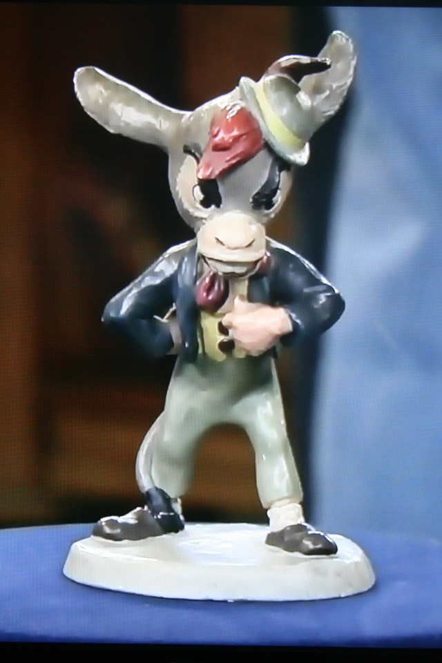 Pinocchio figurine 002