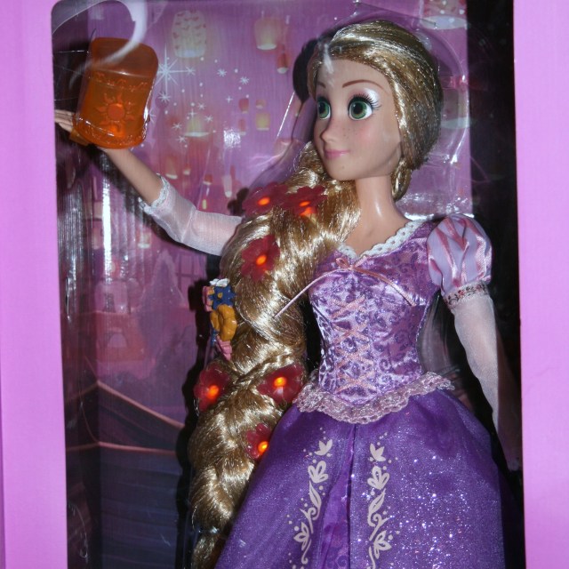 rapunzel-from-disney-store-004