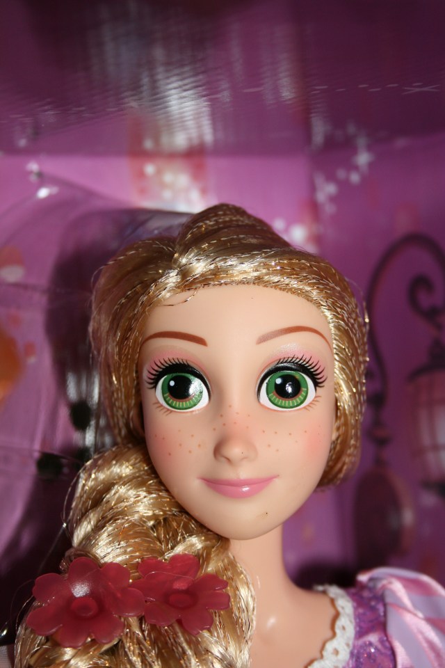 rapunzel-from-disney-store-007