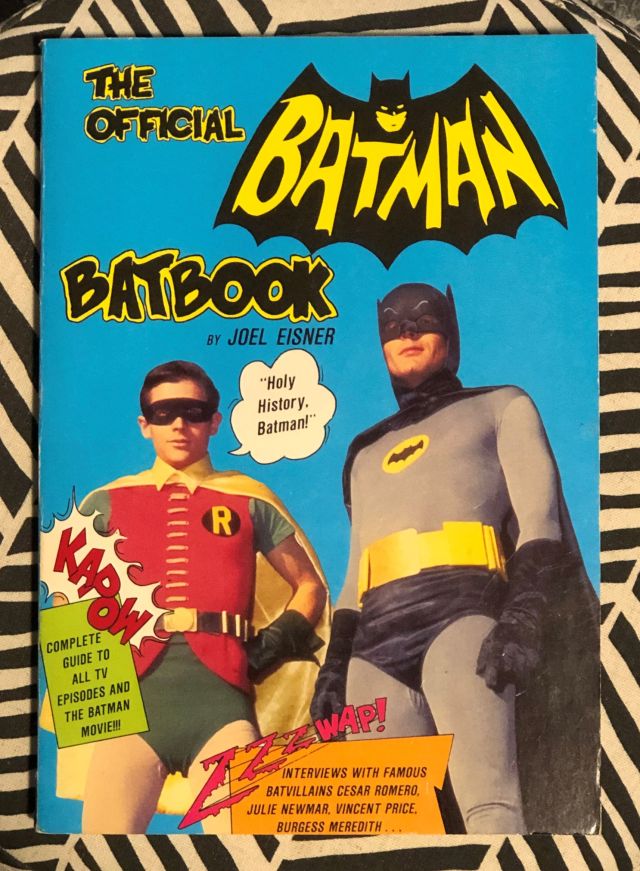 Book Review: The Official Batman Batbook | Disleelandia